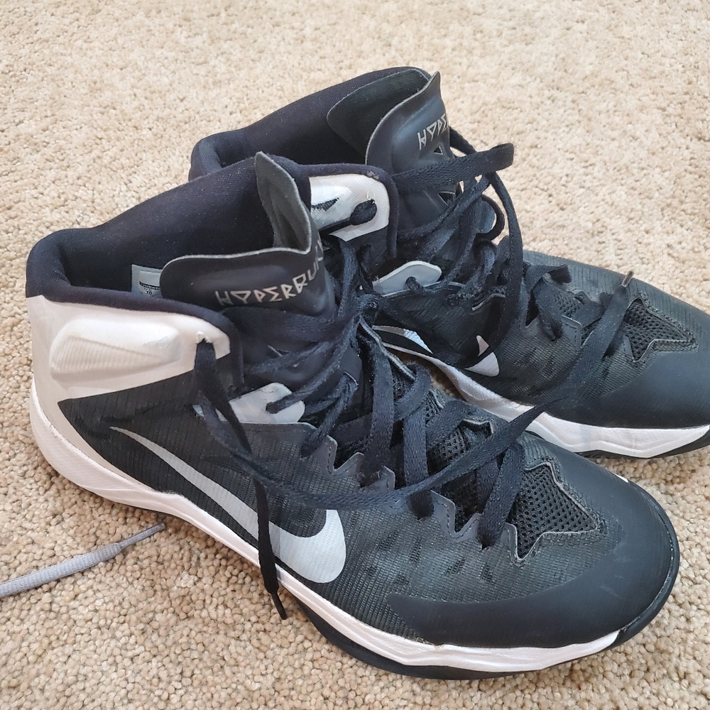 Nike men's basketball size 10